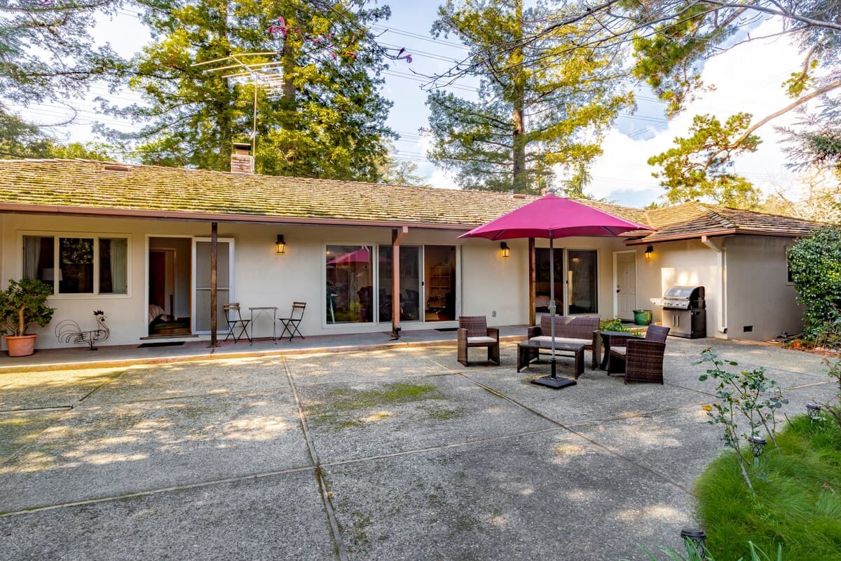 Home in Menlo Park · ★4.77 · 5 bedrooms · 6 beds · 3 baths - Image 40