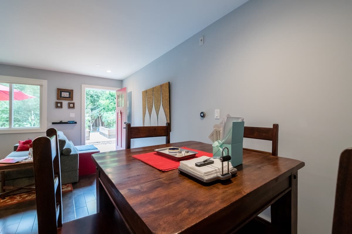Guesthouse in Menlo Park · ★4.93 · 1 bedroom · 1 bed · 1 bath - Image 24
