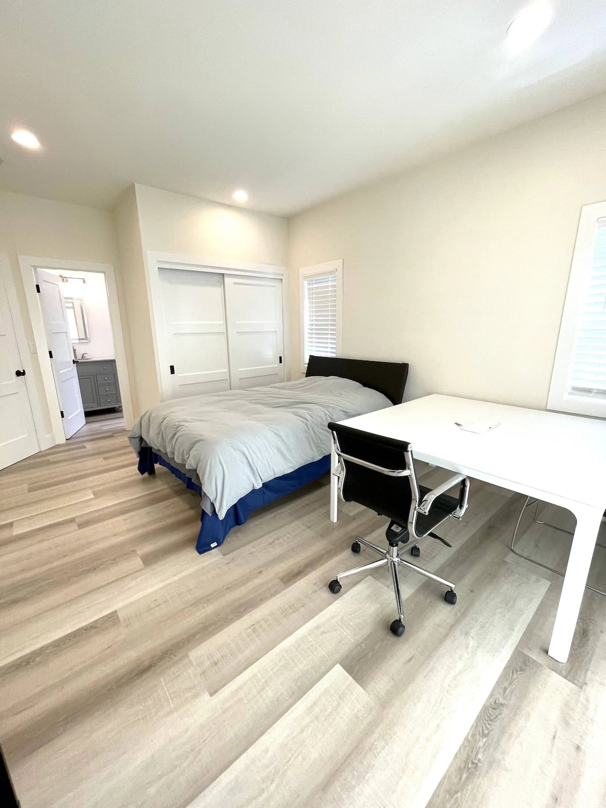 Private Entrance & Bath, Steps to Caltrain - Photo 11