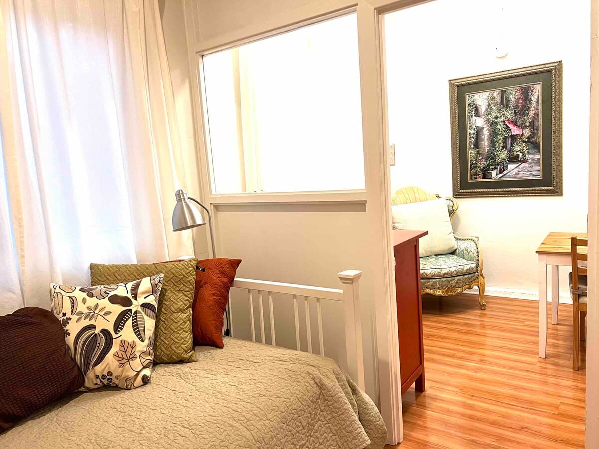 Guesthouse in Menlo Park · ★4.85 · 2 bedrooms · 4 beds · 1 bath - Image 23