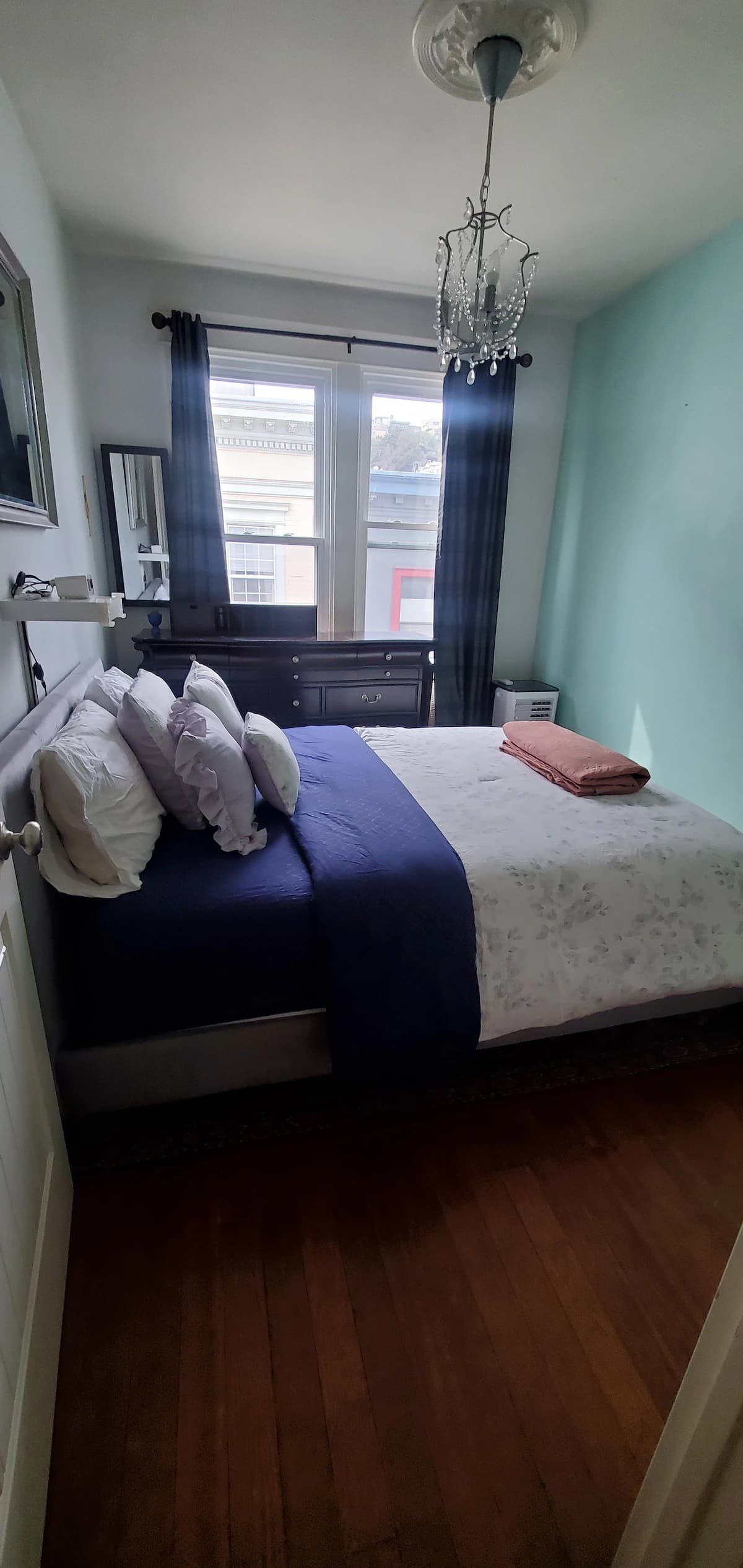 Beautiful Nob Hill Apartment with Perfect Location - Photo 27