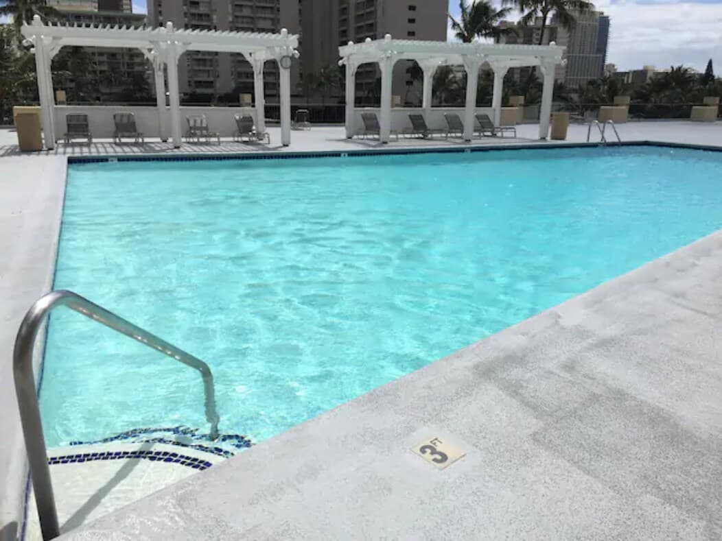 Condo in Honolulu · ★4.53 · Studio · 1 bed · 1 private bath - Image 10