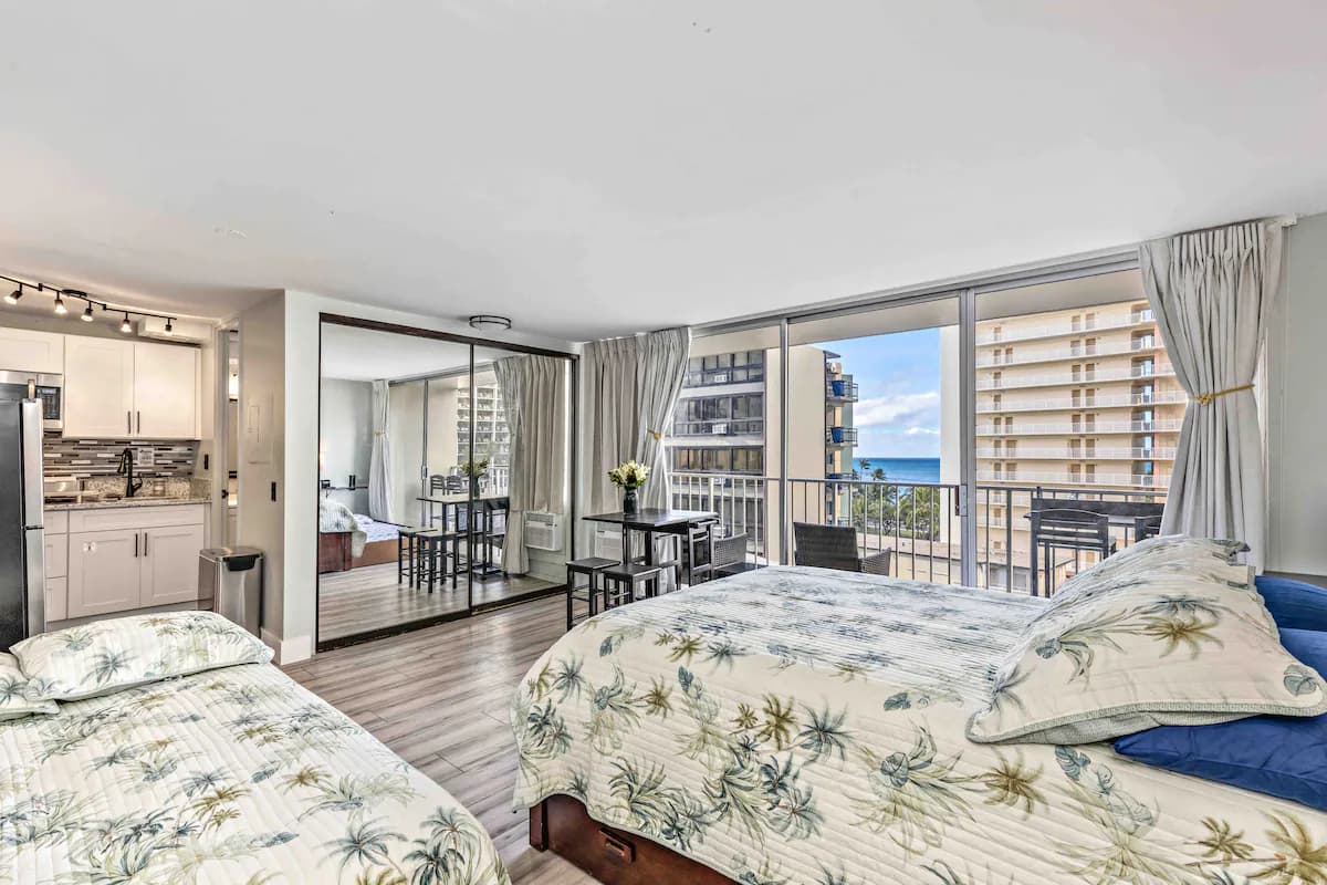 Condo in Honolulu · ★4.83 · Studio · 2 beds · 1 bath - Image 20