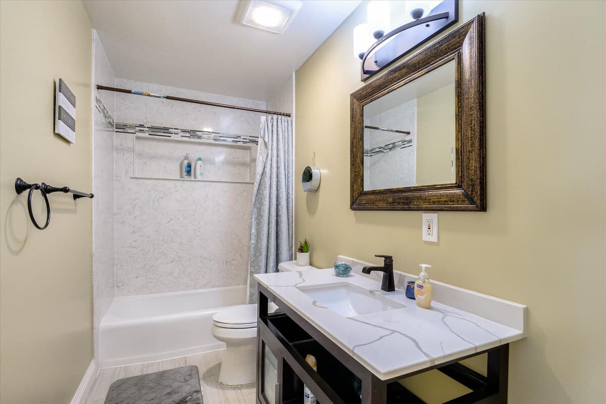 Home in Mountain View · ★5.0 · 5 bedrooms · 5 beds · 4 baths - Image 21