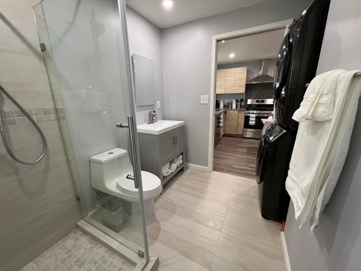 Home in East Palo Alto · ★4.97 · 1 bedroom · 2 beds · 1 bath - Image 9