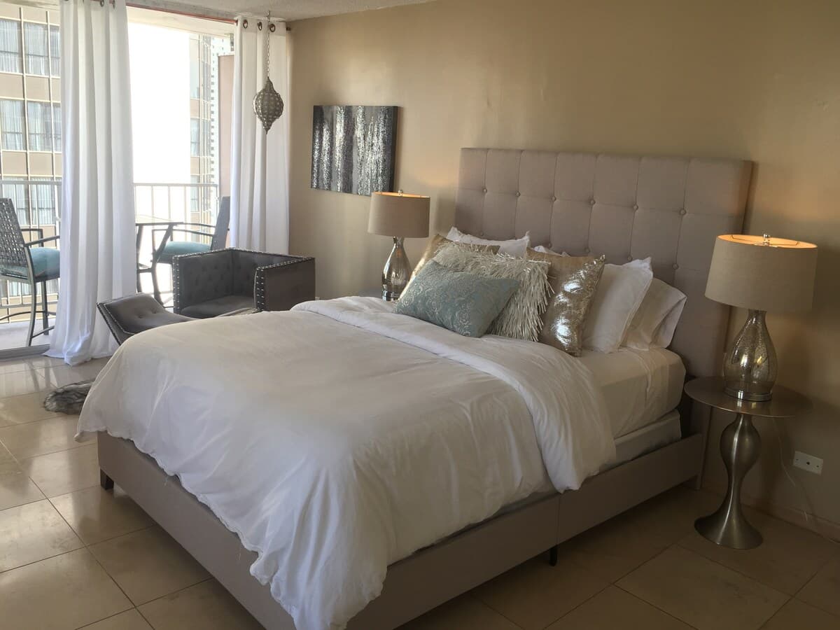 Condo in Honolulu · ★4.79 · Studio · 1 bed · 1 shared bath - Image 18