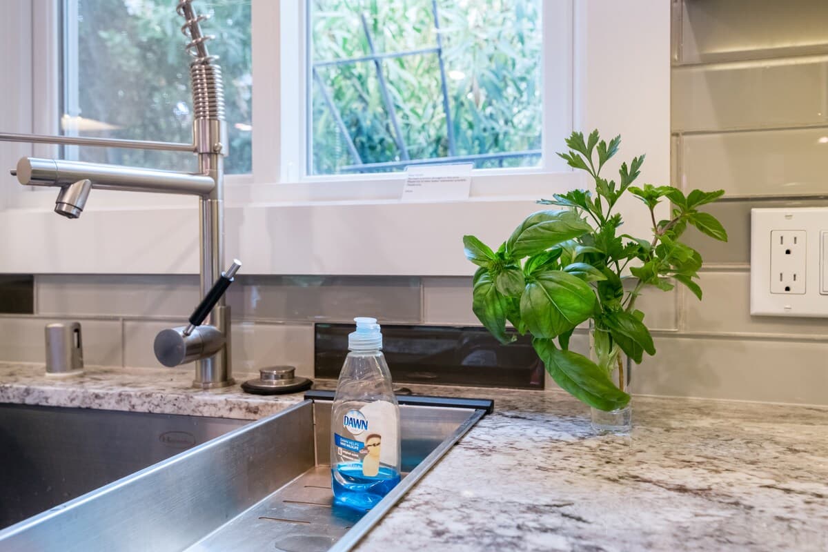 Guesthouse in Menlo Park · ★4.93 · 1 bedroom · 1 bed · 1 bath - Image 14