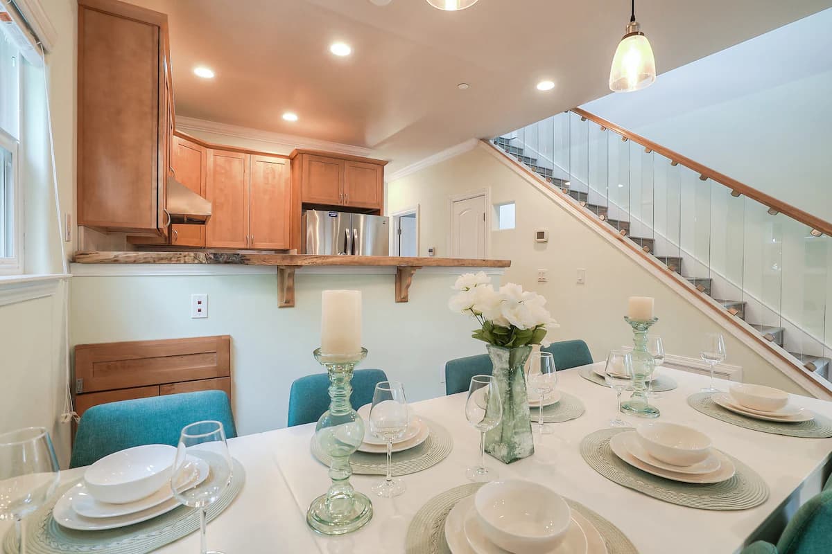 Home in Mountain View · ★4.88 · 4 bedrooms · 6 beds · 3.5 baths - Image 1