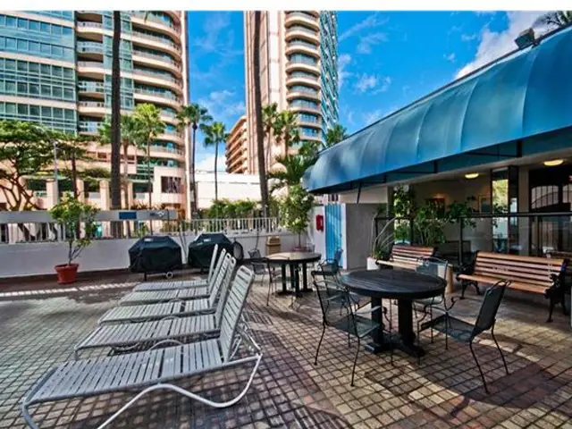 Waikiki 2 Bedroom Condo - Image 19