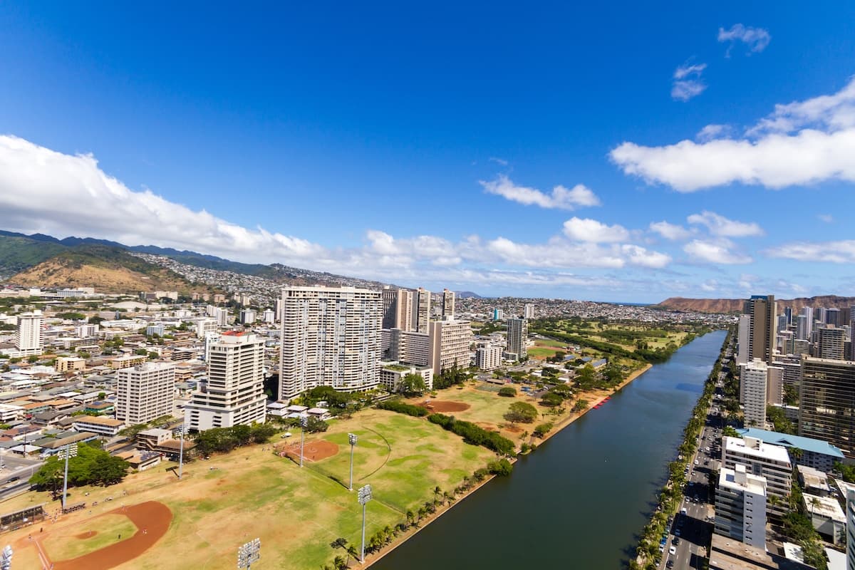 Condo in Honolulu · ★4.55 · 2 bedrooms · 4 beds · 2 private baths - Image 12
