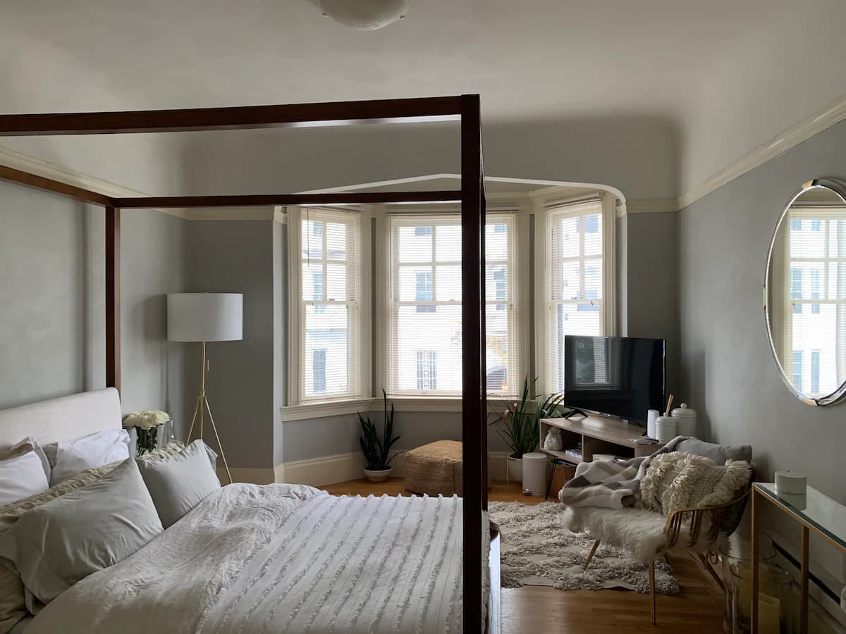 Charming Pacific Heights Condo with Parking - Photo 6