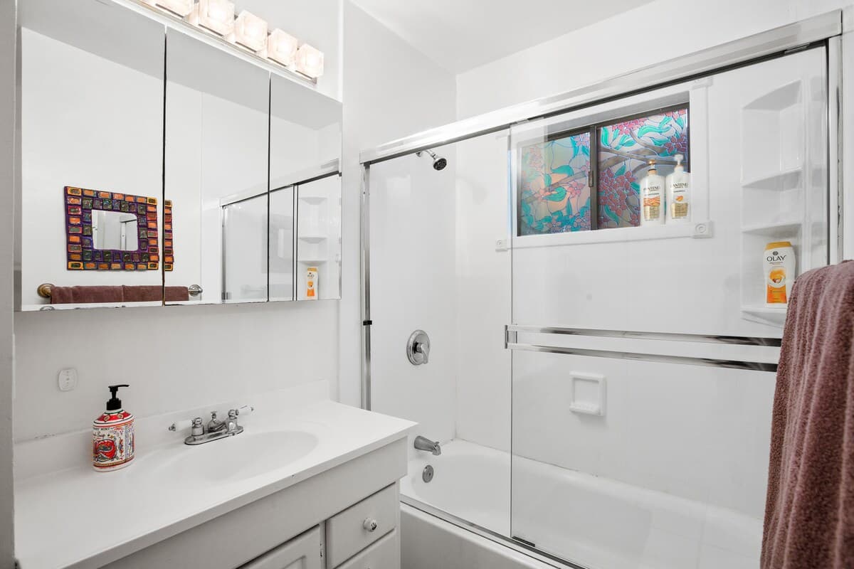 Home in Menlo Park · ★4.67 · 2 bedrooms · 2 beds · 1 bath - Image 20