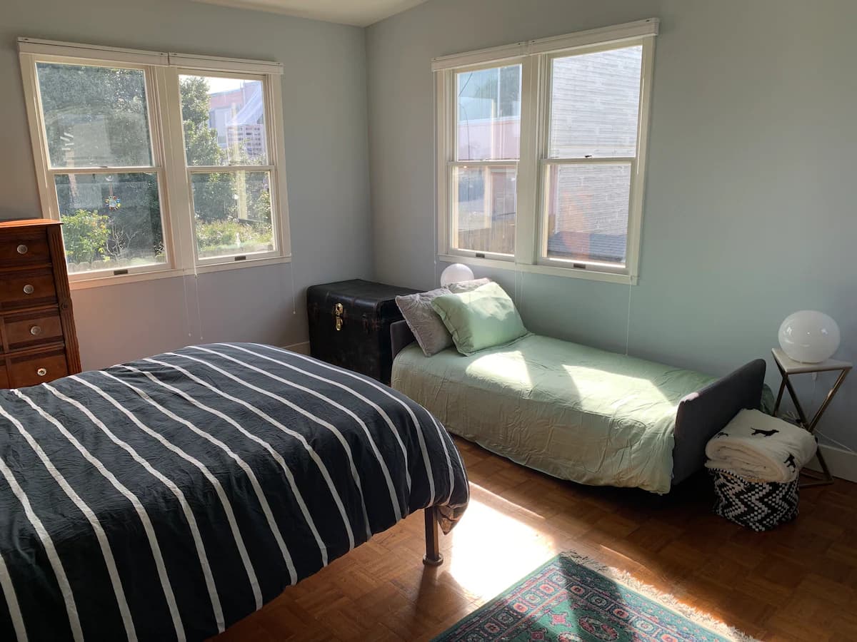 Silliman Garden House 4BR with Garden in Portola - Photo 11
