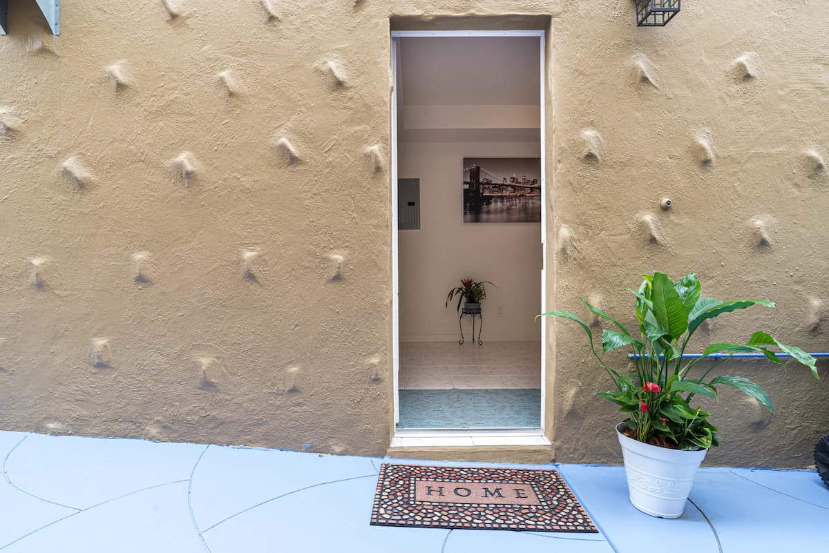 Relaxed 3B/2Ba Home with Private Parking - Photo 30