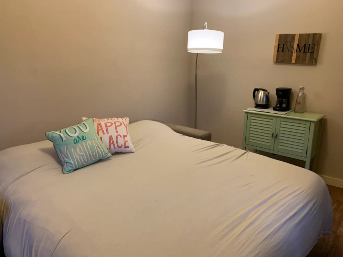 Garden Cottage in Silicon Valley Oasis - Photo 11