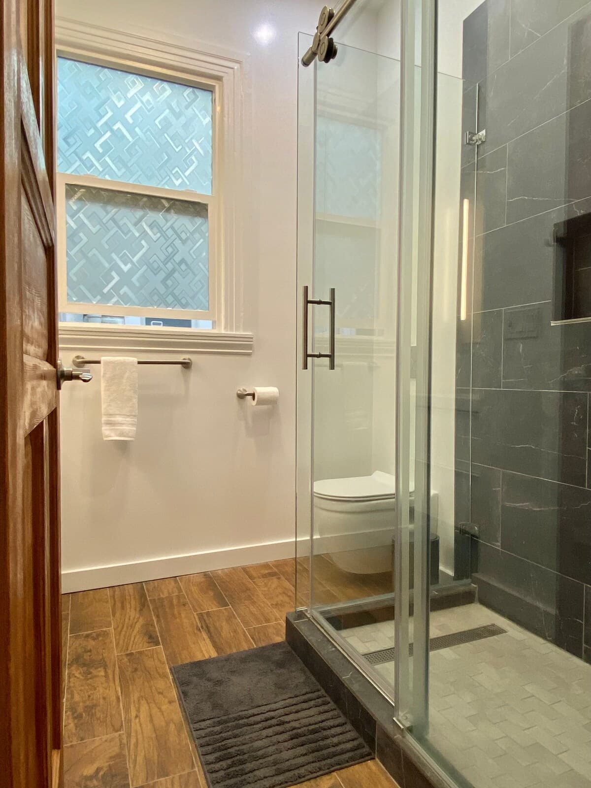 Sunny, Spacious 3 Bedroom Edwardian in the Mission - Photo 16