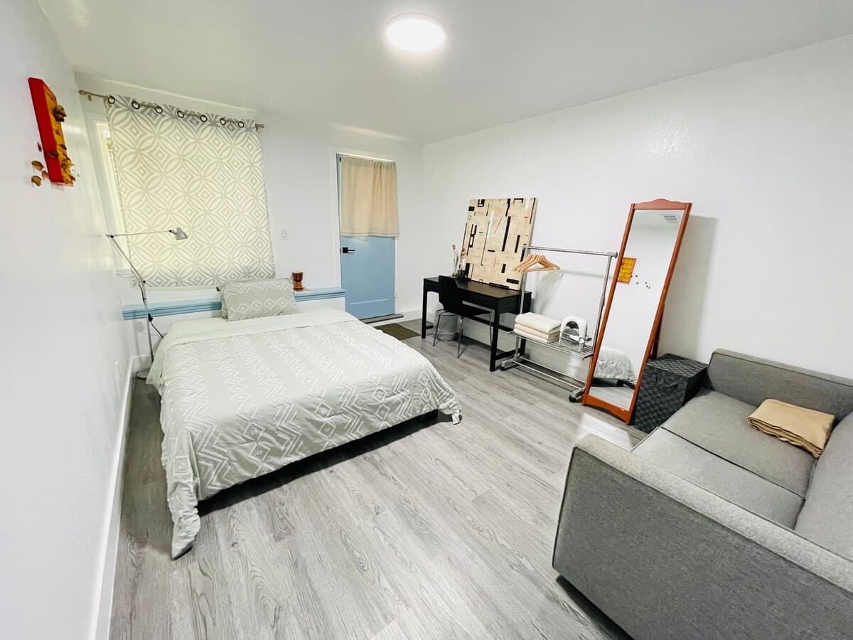 Cozy 2BR 1BA, On-Site Host, Portola, San Francisco - Photo 5