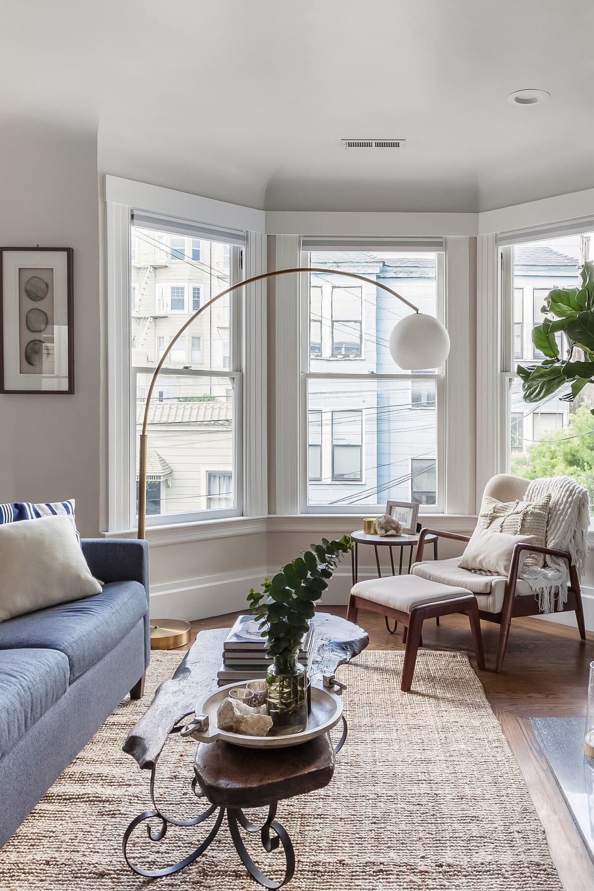 Sun-Filled Victorian Flat Near Market Street - Photo 2