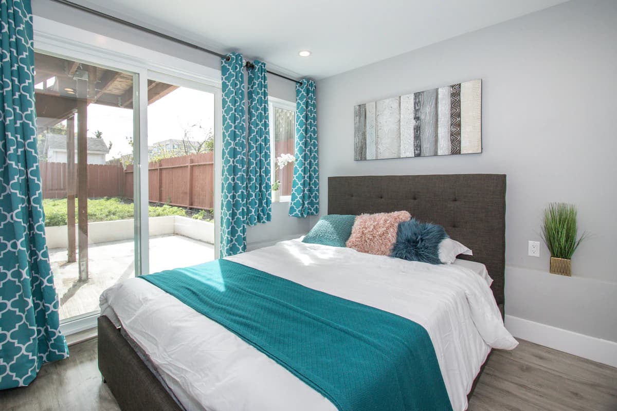 Home in Daly City · ★4.88 · 8 bedrooms · 16 beds · 5 baths - Image 18