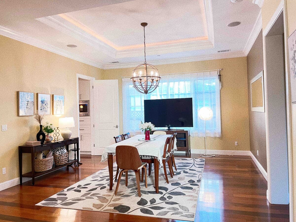 Home in Palo Alto · ★4.6 · 5 bedrooms · 5 beds · 3.5 baths - Image 8