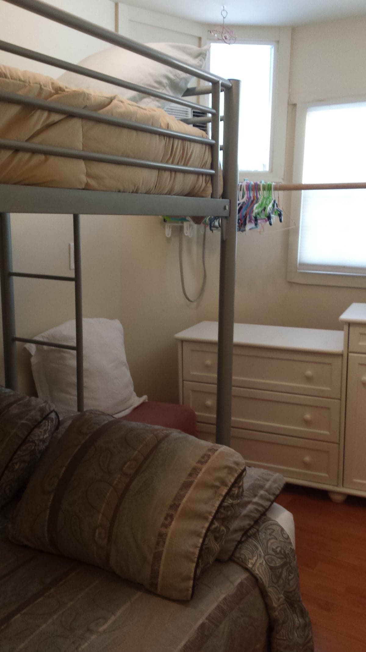 Home in Palo Alto · ★4.16 · 2 bedrooms · 3 beds · 1.5 baths - Image 14