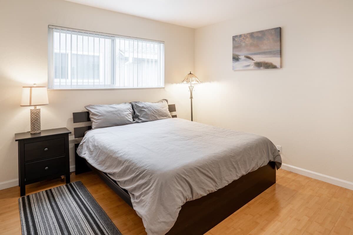 Renovated 2 BR Apt Near Mountain View Downtown - Image 40