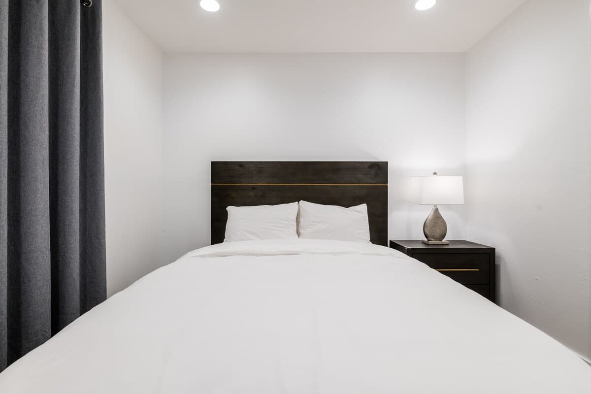 Home in East Palo Alto · ★4.88 · 3 bedrooms · 3 beds · 1.5 baths - Image 35