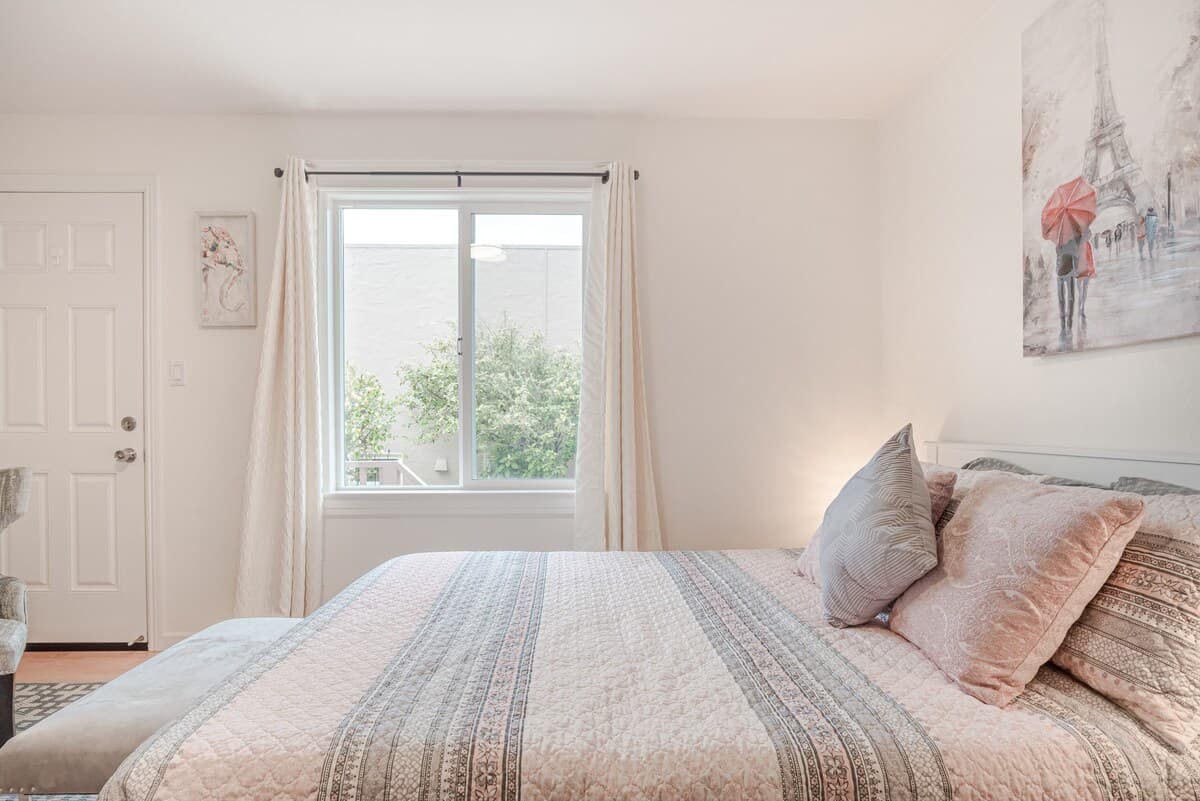 Relaxed 3B/2Ba Home with Private Parking - Photo 26