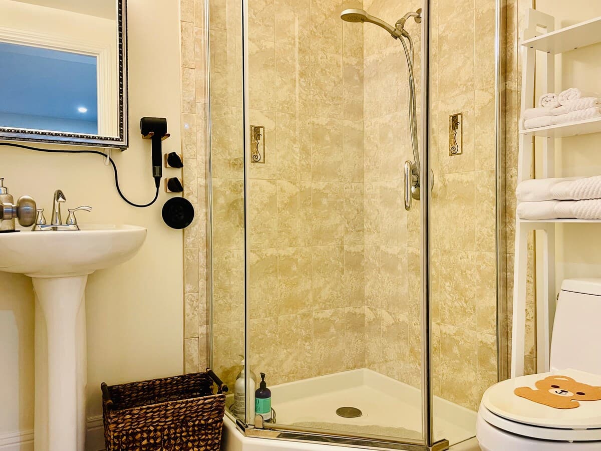 Relaxed 3B/2Ba Home with Private Parking - Photo 75