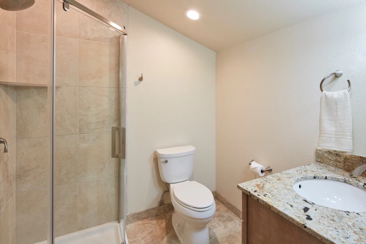 Condo in Kailua-Kona · ★4.96 · 3 bedrooms · 4 beds · 3 baths - Image 8