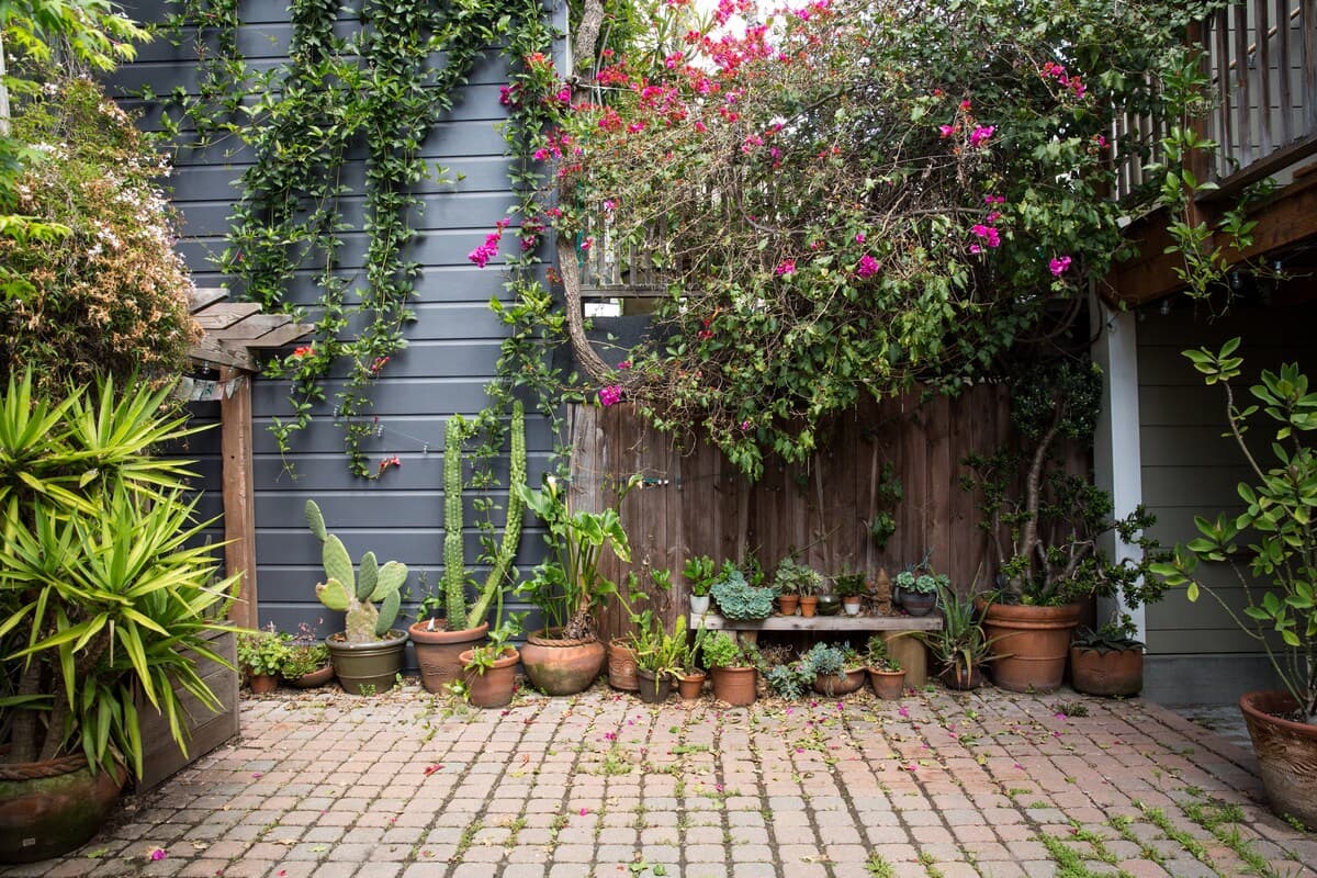 Balmy Alley Mural Home w/ Courtyard & Deck - Photo 31