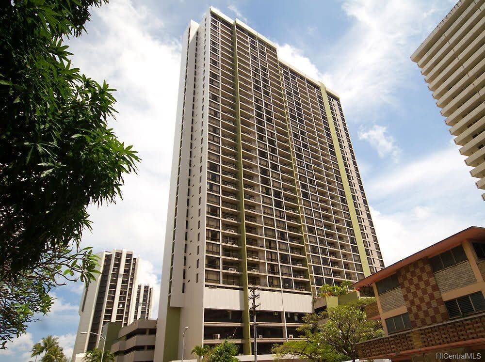 Condo in Honolulu · ★4.53 · 1 bedroom · 3 beds · 1 shared bath - Image 14