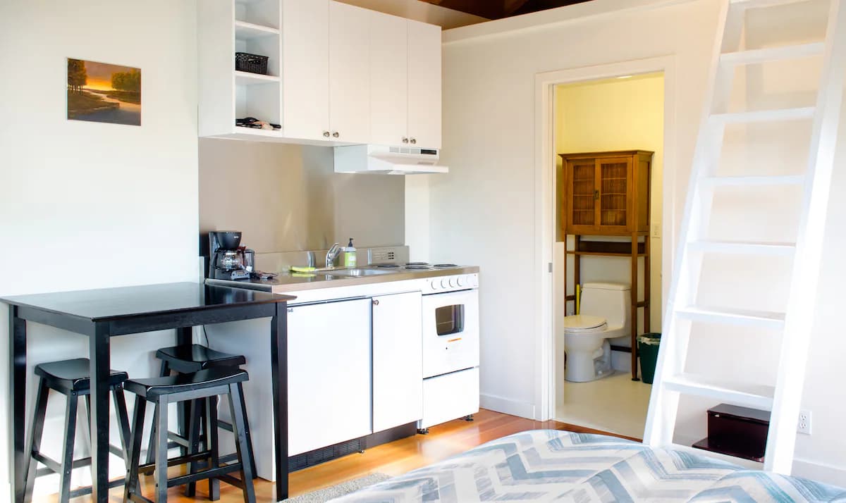 Guesthouse in Menlo Park · ★4.84 · Studio · 1 bed · 1 bath - Image 2