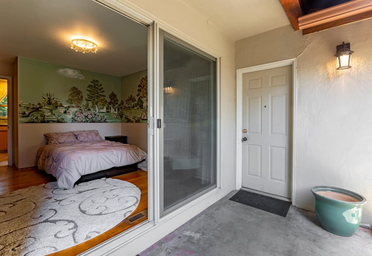 Home in Menlo Park · ★4.77 · 5 bedrooms · 6 beds · 3 baths - Image 25