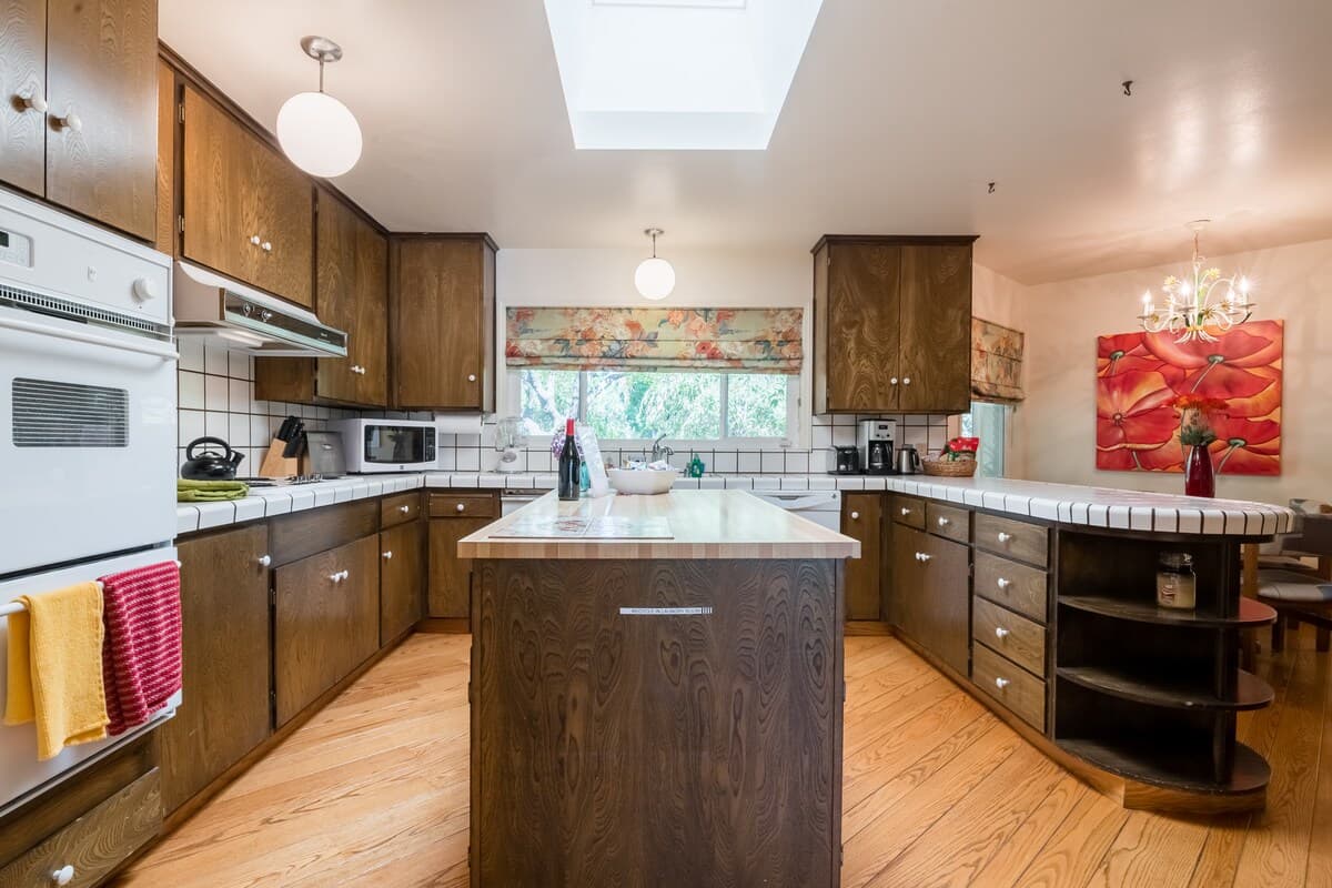 Home in Menlo Park · ★4.91 · 4 bedrooms · 5 beds · 2.5 baths - Image 10