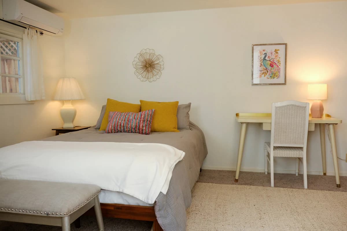 Home in Palo Alto · ★4.93 · 2 bedrooms · 4 beds · 1 bath - Image 13