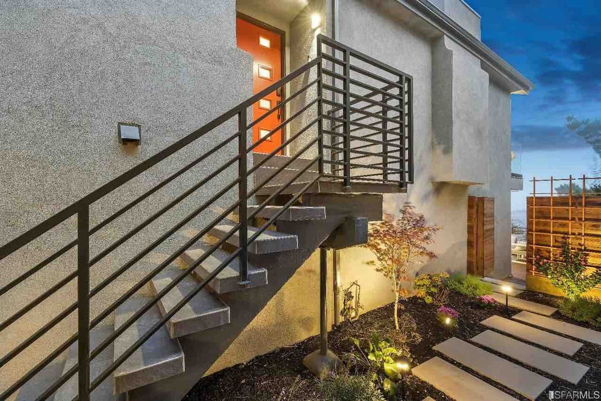 Villa in San Francisco · ★4.95 · 5 bedrooms · 6 beds · 3 baths - Image 29