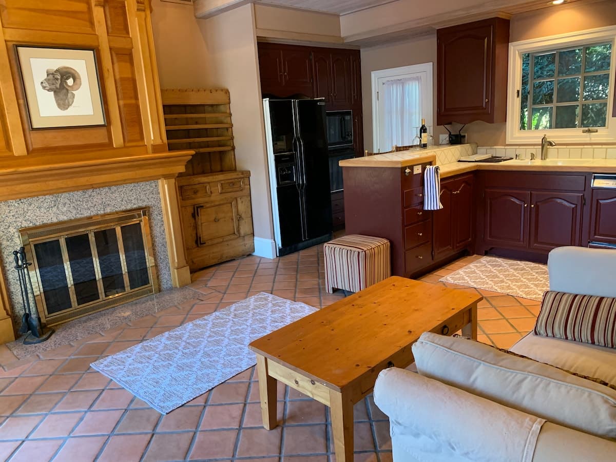 Guesthouse in Los Altos · 2 bedrooms · 2 beds · 2 baths - Image 11