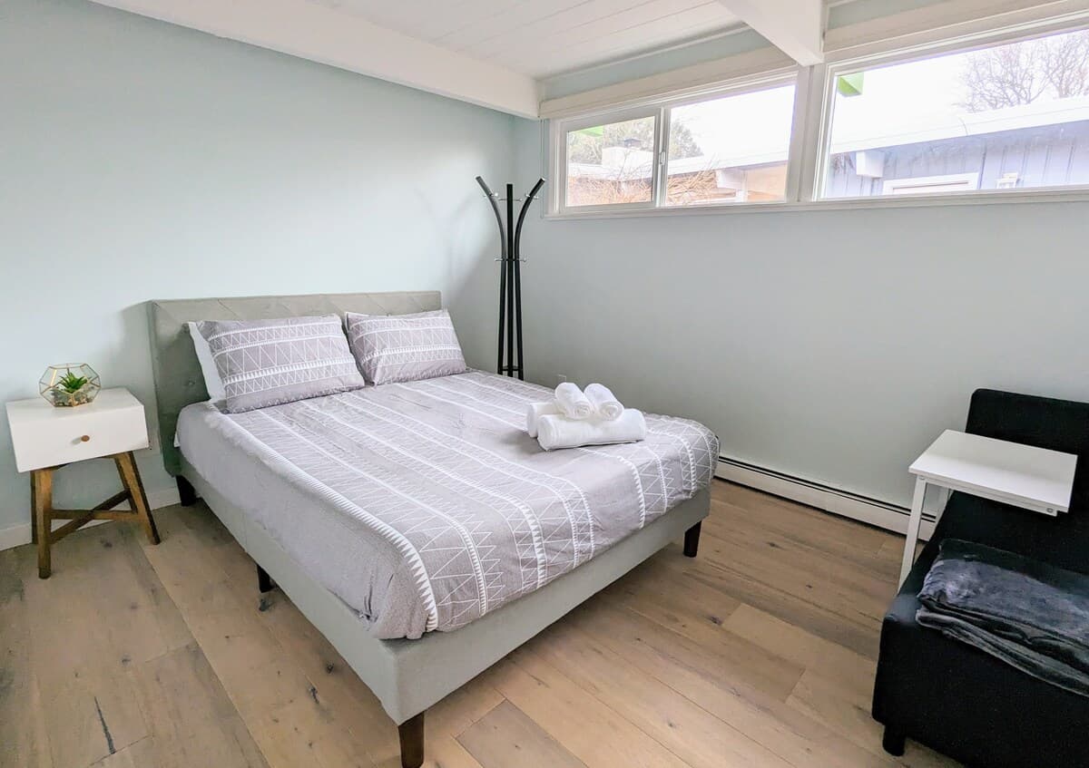 Home in Palo Alto · ★4.96 · 3 bedrooms · 3 beds · 2 baths - Image 12
