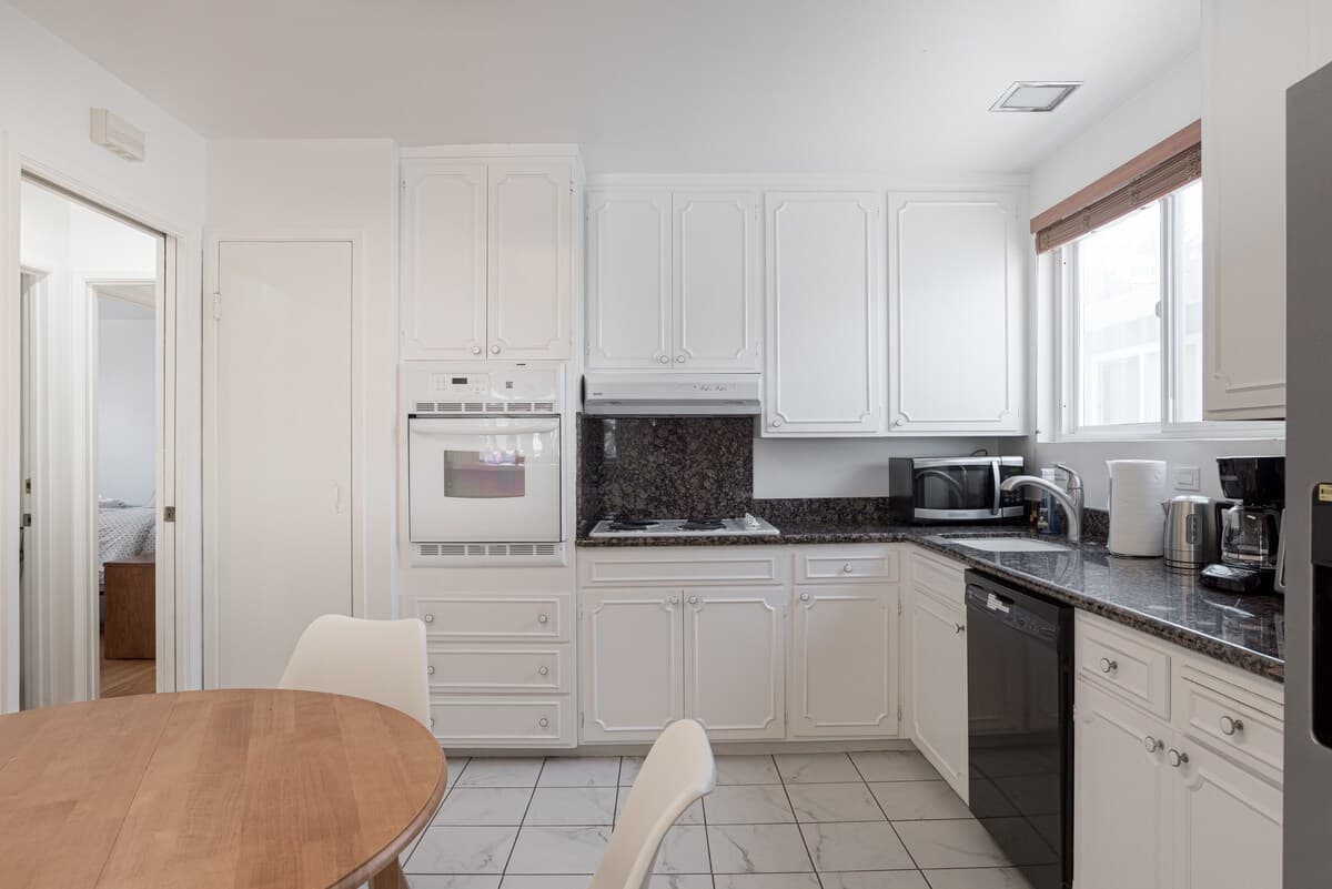 Home in Daly City · ★4.93 · 3 bedrooms · 4 beds · 2 baths - Image 10