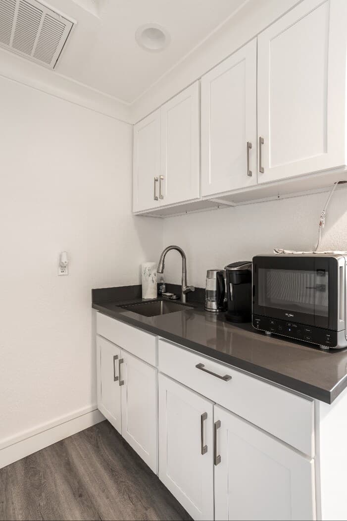 Home in East Palo Alto · ★4.94 · 4 bedrooms · 4 beds · 2.5 baths - Image 77