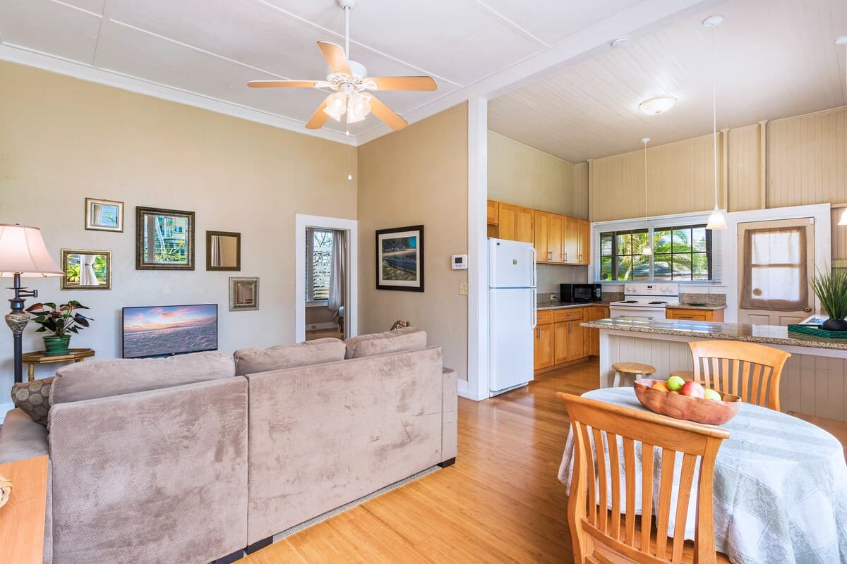 Renovated Plantation Home; Walk into Wailuku Town! - Photo 1