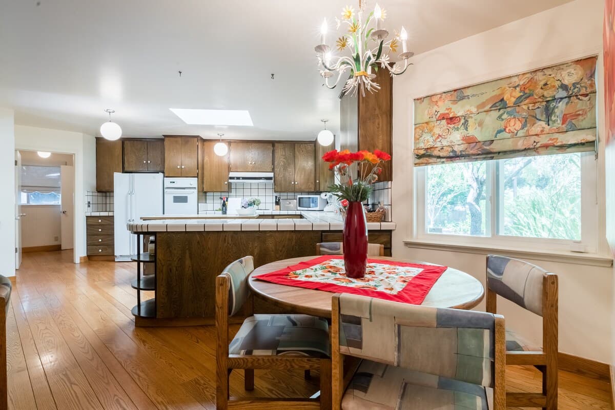 Home in Menlo Park · ★4.91 · 4 bedrooms · 5 beds · 2.5 baths - Image 13