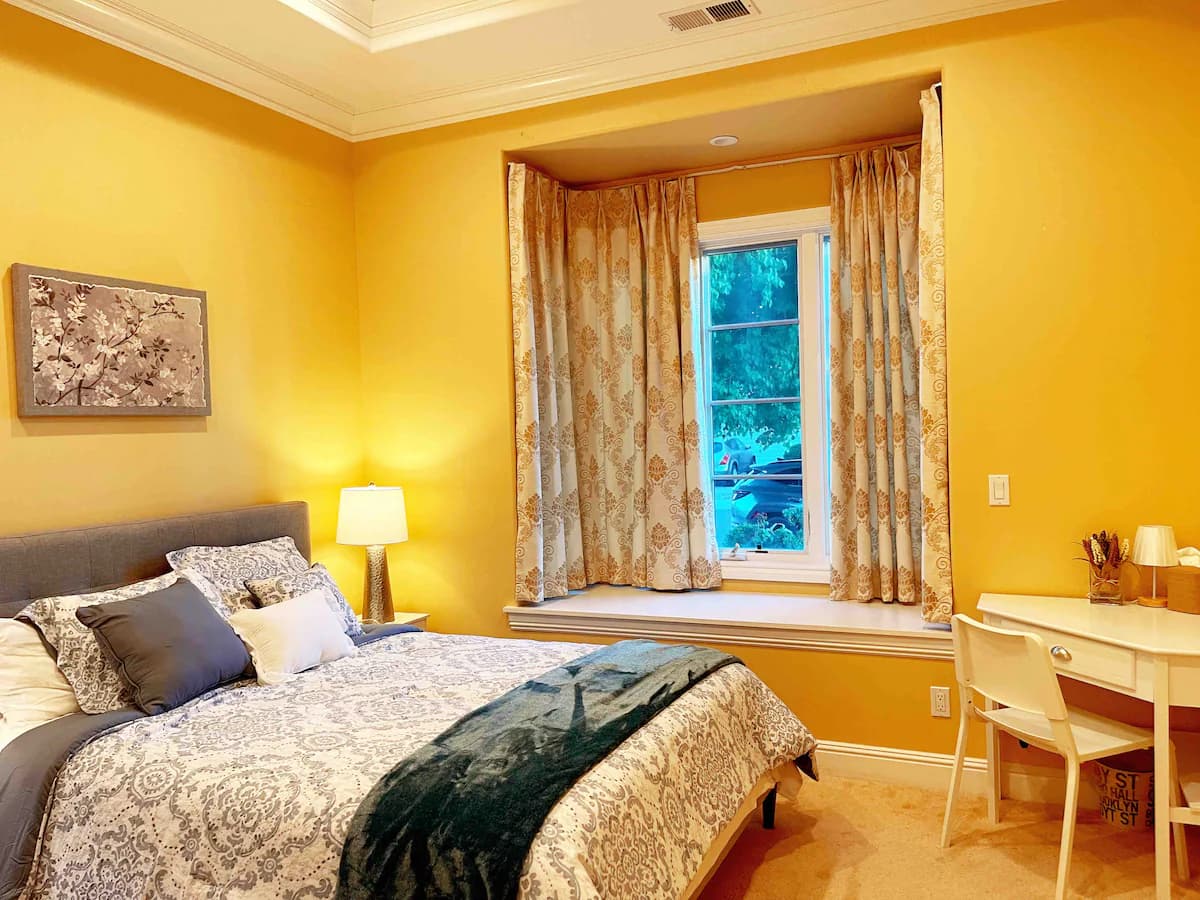 Home in Palo Alto · ★4.56 · 4 bedrooms · 4 beds · 2.5 baths - Image 32