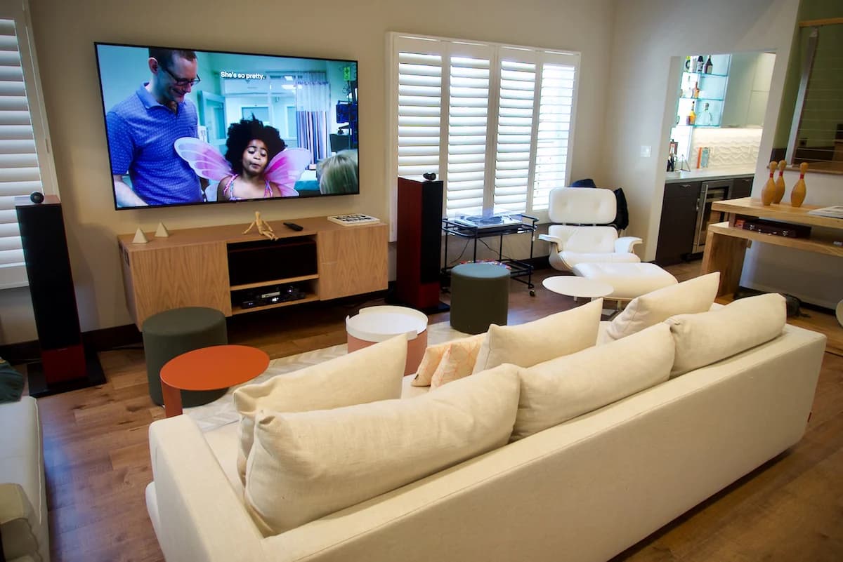 Home in Palo Alto · ★4.95 · 3 bedrooms · 3 beds · 3 baths - Image 3