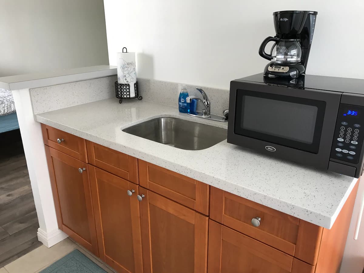 Lovely & Clean Unit | Minutes to Waikiki Beach - Image 13