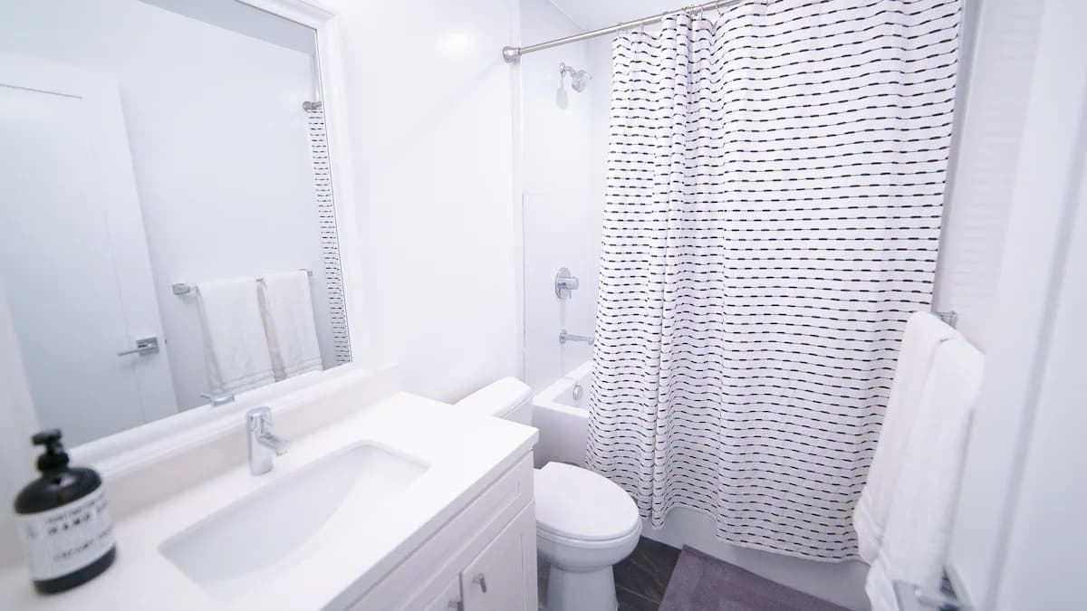 Home in Daly City · ★4.87 · 5 bedrooms · 8 beds · 3 baths - Image 32