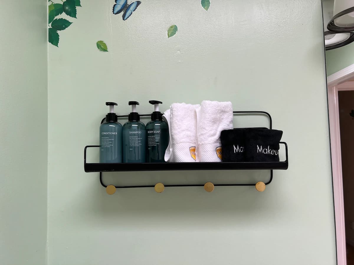 Family Home with Kid-Painted Wall, Parking - Photo 7