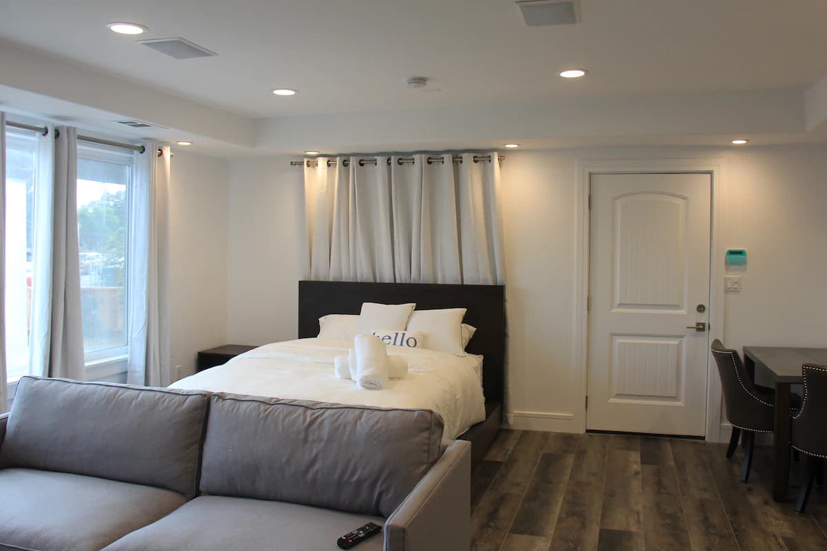 Home in East Palo Alto · ★4.86 · Studio · 1 bed · 1 bath - Image 34