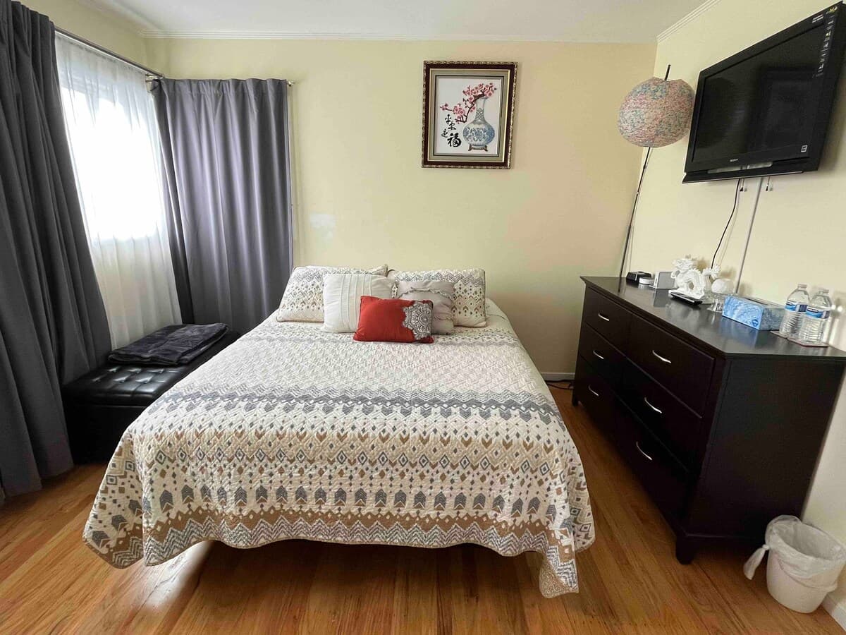 Home in Daly City · ★4.86 · 2 bedrooms · 2 beds · 1 bath - Image 22